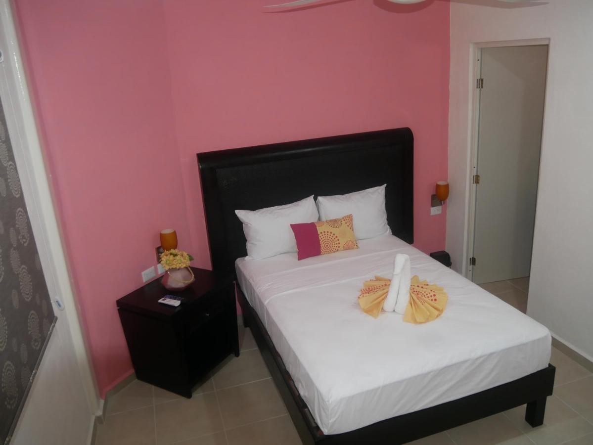 Hotel Real San Juan Suites Мерида Екстериор снимка