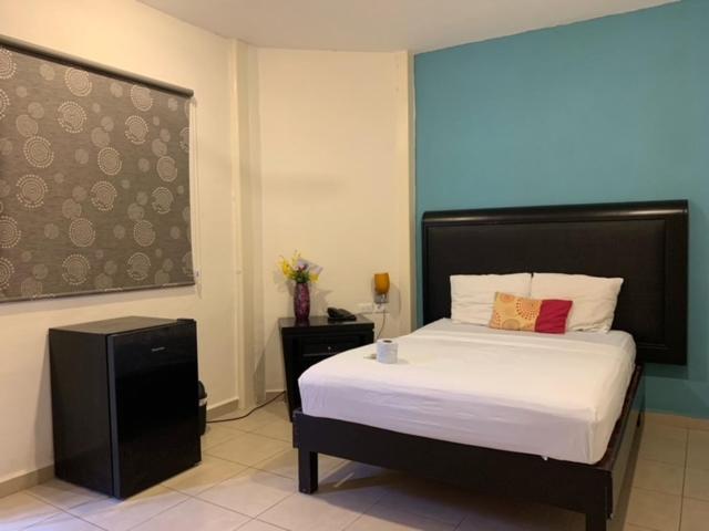 Hotel Real San Juan Suites Мерида Екстериор снимка